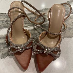 Size 7 3-4 inch heels peachy/champagne color